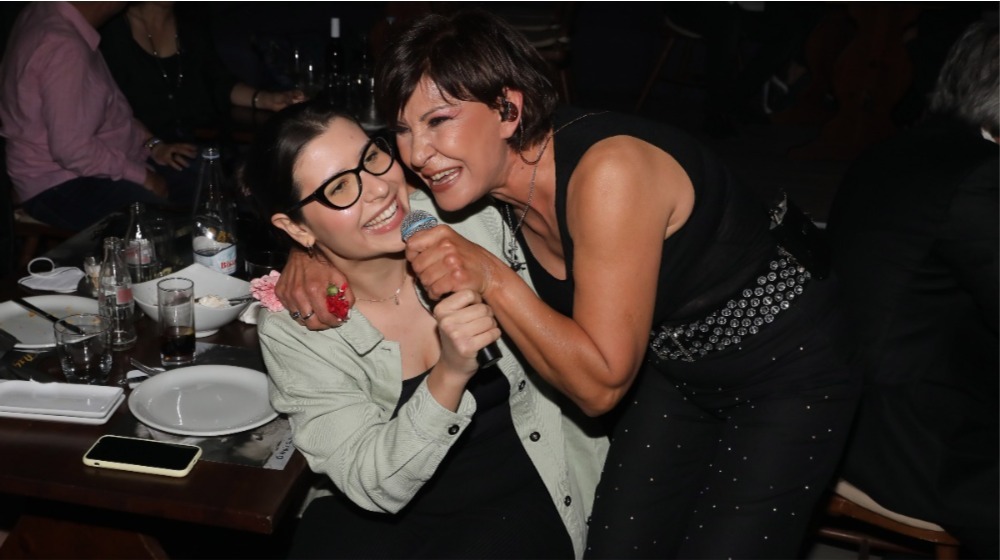 Kωνσταντίνα για την κόρη της: "Όταν της λέω να τραγουδήσουμε μαζί βλέπω να ντρέπεται" [βίντεο]